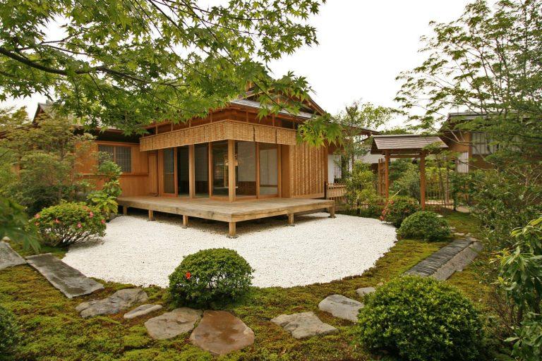 Deciding Between a Garden House and an Apartment: Finding Your Ideal Retreat