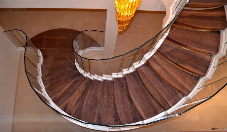 Advantages and disadvantages of a spiral staircase