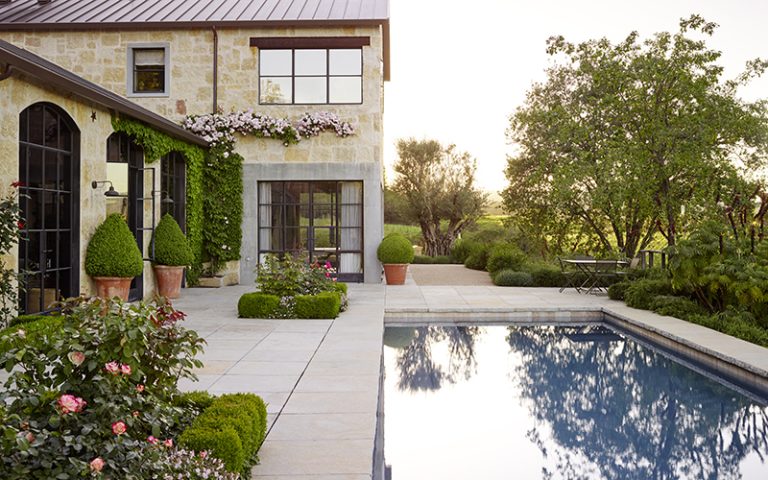 Mediterranean Garden House Designs: Bright and Sunny