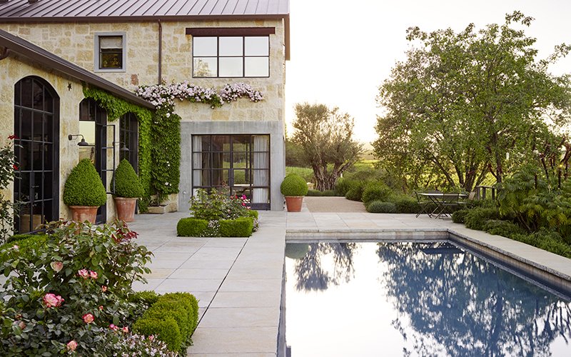 Mediterranean Garden House Designs: Bright and Sunny