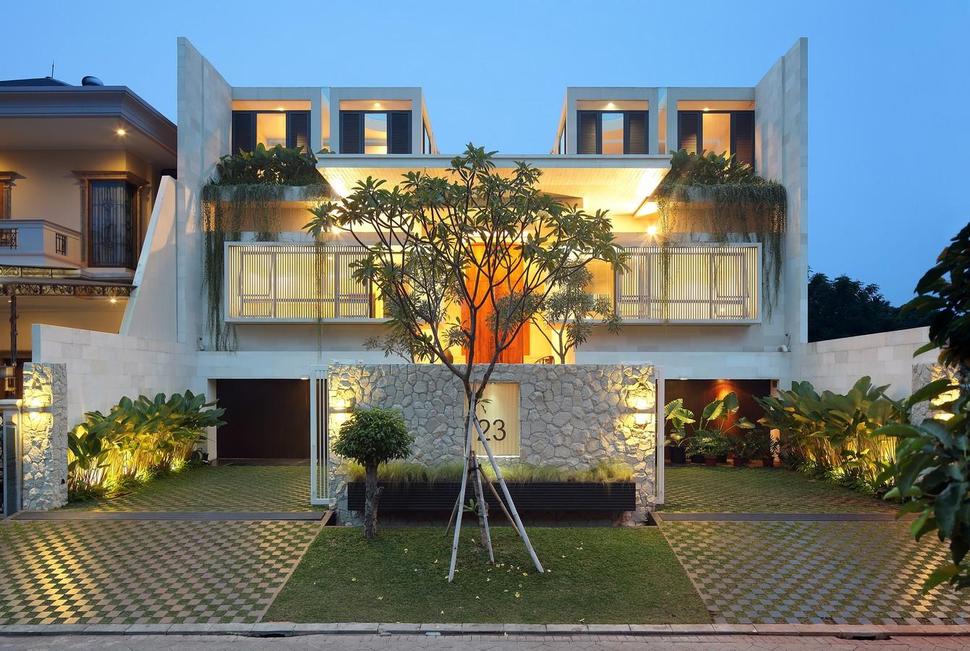 Traditional Garden House Designs: Classic and Elegant