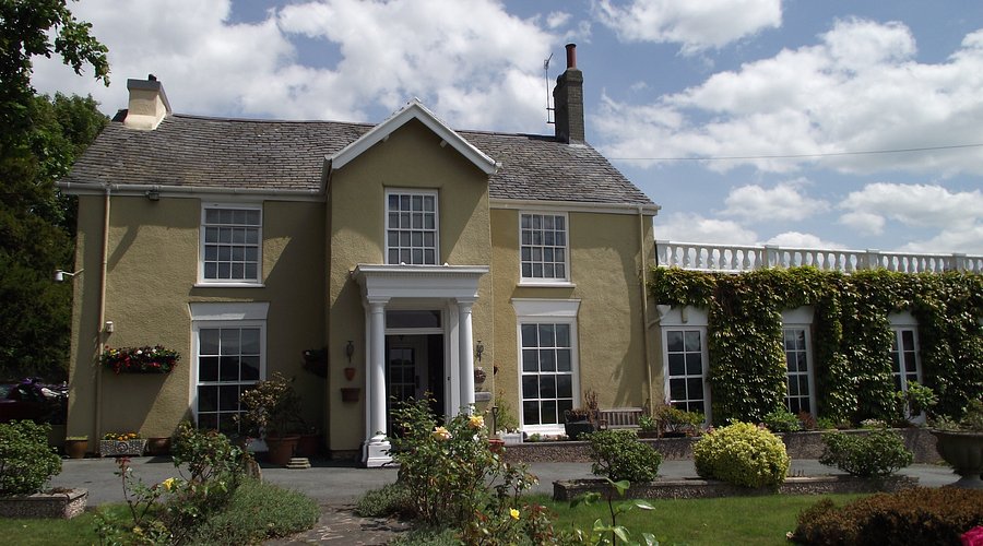 The Old Rectory: How Church Houses Became a Symbol of Country Charm