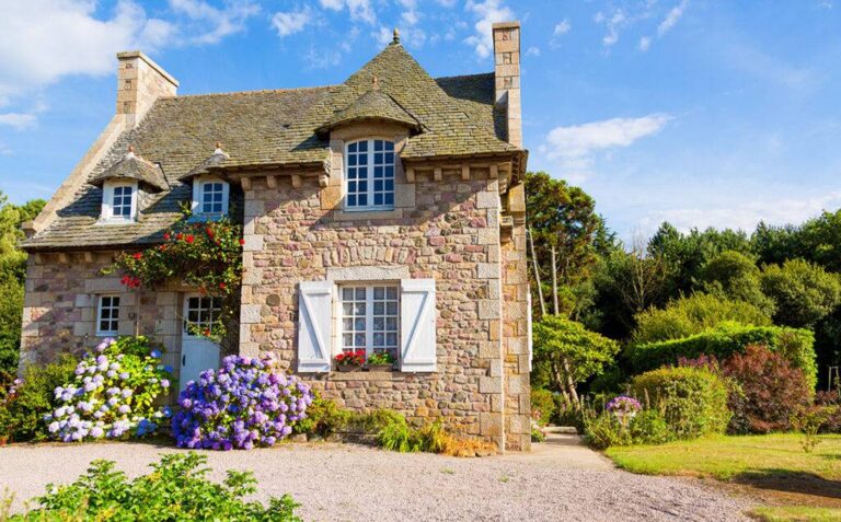 Cozy Core: Mastering the Art of the British "Cottagecore" Aesthetic