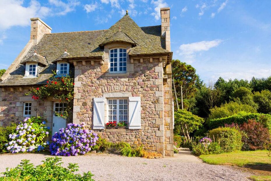 Cozy Core: Mastering the Art of the British "Cottagecore" Aesthetic