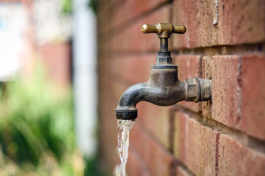 Water Supply in the UK: Practical Solutions for Remote Homes (Boreholes & Wells)