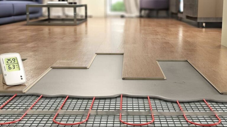 Underfloor heating installation, laminate planks.