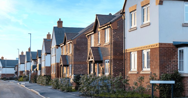 The Property Viewing Checklist 7 Red Flags to Watch Out For in UK Houses