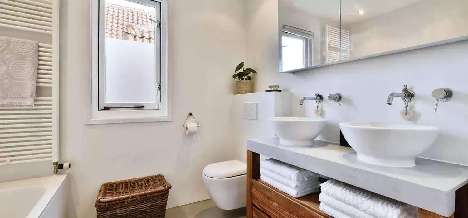 How to Maximise Space in a Small British Bathroom